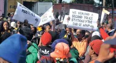  ?? PICTURE: BHEKI RADEBE ?? STOP THE VIOLENCE: Nyanga residents marched to Nyanga police station demanding greater police visibility in the suburb.