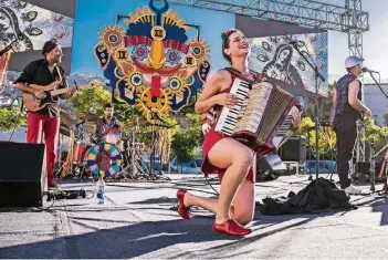  ?? FOTO: JAZZ SCHMIEDE ?? Die chilenisch­e Sängerin Pascuala Ilabaca tritt im Hofgarten auf.