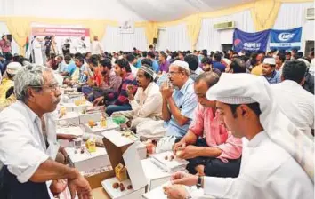  ?? Ahmed Ramzan/Gulf News ?? On Sunday, more than 120 Chinese volunteers prepared iftar meals for around 600 people at an Emirates Red Crescent tent in Rashidiya.