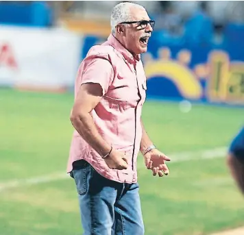  ?? FOTO: RONAL ACEITUNO ?? Manuel Keosseián celebrando en forma eufórica el gol del empate conseguido por el Olimpia.