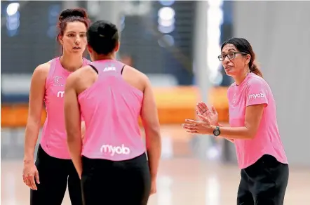  ?? GETTY IMAGES ?? Silver Ferns coach Dame Noeline Taurua speaks to defenders Karin Burger and Sulu Fitzpatric­k, back to camera, at a recent training camp in Wellington.