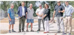  ?? FOTO: BANSKI ?? Werner Isselmann, Rainer Benien, Werner Heinrich, Holger Kastner, Ulrike Westkamp, Marco Bettger, Mike Seidel (v.l.) freuen sich.