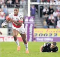  ?? Dave Kendall ?? Widnes’s defence are unable to halt Saints’ Jordan Turner scoring the first try of the game last Friday evening.