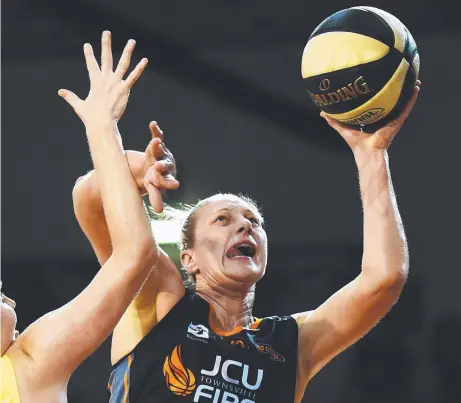  ?? NO PANIC: Townsville Fire captain Suzy Batkovic in action against Bendigo earlier this season. Picture: SCOTT RADFORD- CHISHOLM ??