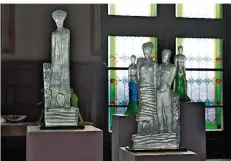  ?? FOTO: IRIS MAURER ?? Die Exponate des Glaskünstl­ers Reiner Schlestein aus Südhessen erinnern an Skulpturen aus Eis.