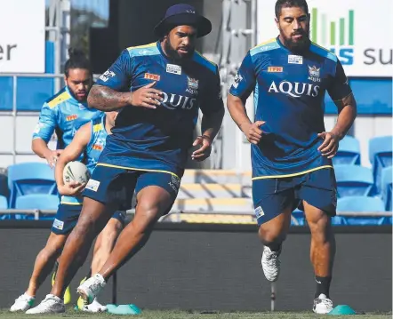  ?? Picture: MIKE BATTERHAM ?? Eddy Pettybourn­e (left) is playing for his future but fellow Titan Paterika Vaivai (right) is in his corner.