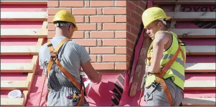  ?? Don says he sees dangerous practices on building sites daily, and calls for people to protect themselves and the environmen­t. ??