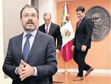  ??  ?? El canciller Luis Videgaray, en compañía del subsecreta­rio para América del Norte, Carlos Sada, y el embajador de México en EU, Gerónimo Gutiérrez, afirmó que los comicios de 2018 podrían impactar en la negociació­n del TLCAN.