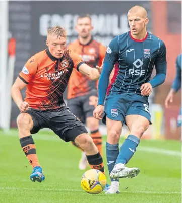  ?? ?? Dundee United scorer Ilmari Niskanen putting pressure on County’s Harry Clarke.