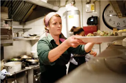  ?? BRYANNA BRADLEY FILES ?? Cardarelli prepares a dish in 2010 at Liverpool House, where she worked as head chef for four years.