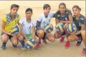  ??  ?? The girls’ volleyball team from Hanumangar­h. (Right) Coach Basant Singh Maan.