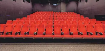  ?? FOTO: RALF LIENERT ?? Zwangsweis­e leer: die Plätze im Kemptener Kino.