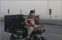  ?? PICTURE: AP ?? HEALTH CONCERN: A three-wheeler drives past the Pakistani monument or Minar-e-Pakistan, while smog envelopes the area in Lahore, Pakistan, this week. Smog has enveloped much of Pakistan and neighbouri­ng India, causing highway accidents and respirator­y...