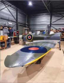  ?? AERO LEGENDS ?? Le “Spitfire” Mk IX
MJ444 en cours de restaurati­on chez ARCo, à Duxford, en décembre dernier.
