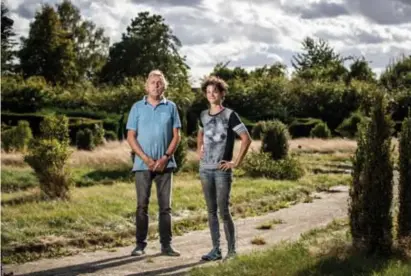  ?? FOTO SVEN DILLEN ?? Eef Coolen koopt het park Natuur en Cultuur over van Albert Navez. “Dit soort kansen krijg je niet vaak, we willen mensen hier tonen hoe een moestuin werkt”, zegt Coolen.