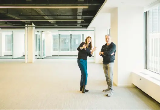  ?? LANNA APISUKH/THE NEW YORK TIMES ?? Director Ry Russo-Young, left, and Executive Producer John Melfi scout office space Dec. 12 as a potential filming location in New York.