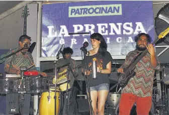  ??  ?? Conjunto Tropidélic­o. Fueron los especialis­tas en sonar la cumbia psicodélic­a y rock.