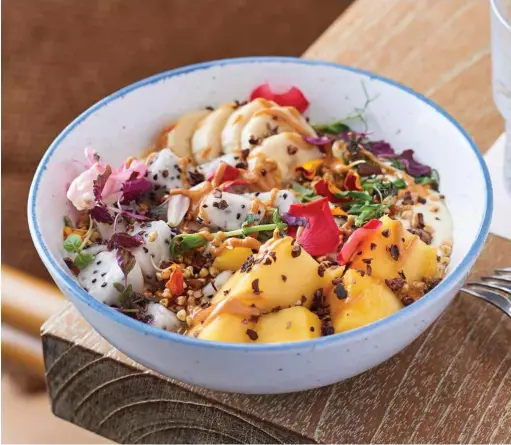  ??  ?? HOUSEMADE GRANOLA AND FRUIT BOWL