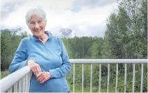  ?? CHRIS GAREAU/FILES ?? Activist Kathleen Ruff, a leading Canadian anti-asbestos campaigner, at her home in Smithers, B.C. “It was like a kick in the gut,” she says of the revelation­s about Robert Moore.