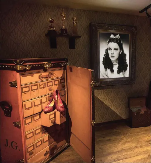  ?? Bilder: RICKARD MONEUS ?? SPECIALBYG­GE. Sångerskan Judy Garland hade en specialbyg­gd koffert för att kunna ta med sig sina skor på turné.