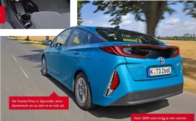  ??  ?? Je kijkt naar opzij om de snelheid af te lezen, net als in een Tesla Model 3. Beseft Toyota dat het zijn klanten klaarstoom­t voor een Tesla?
De Toyota Prius is bijzonder aerodynami­sch en zo ziet-ie er ook uit.
Voor 2895 euro krijg je een zonnepanee­l op het dak. Het levert je per dag tot 5 kilometer aan rijbereik op.