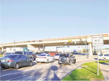  ?? George Wong / For the Chronicle ?? Traffic backs up on a weekday on Texas Parkway at its intersecti­on with U.S. 90A. The Texas Department of Transporta­tion is planning a project that would add turn lanes and is hosting a Feb. 25 meeting to get public input.