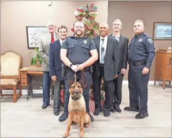  ?? Blake silvers ?? Sido and his handler Corporal Gray pose with Calhoun Mayor Jimmy Palmer (from left), Councilman Al Edwards, Councilman Ray Denmon, City Administra­tor Paul Worley, and Calhoun Police Chief Tony Pyle ahead of the dog’s Friday retirement.