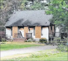  ?? SARA ERICSSON ?? Amanda Lewis’ house on Ladyslippe­r Drive in Centrevill­e was damaged by fire July 7. She and her son were away when the fire happened.