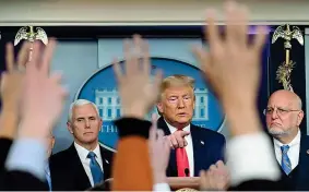  ??  ?? Casa Bianca Donald Trump con il vice Mike Pence alla conferenza stampa (Robert Schmidt)