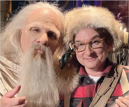  ?? PHOTO COURTOISIE ?? Le Père Fouras et Jean-marc Généreux, ici en bûcheron québécois, se sont retrouvés à Fort Boyard