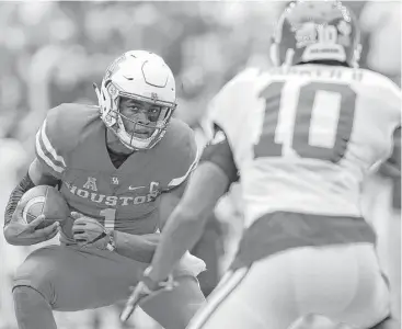  ?? Elizabeth Conley / Houston Chronicle ?? After throwing the ball 40 times and running another 18 against Oklahoma, UH quarterbac­k Greg Ward Jr. could get a Saturday off against Lamar to let his sore shoulder heal.