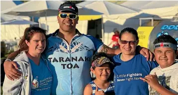  ??  ?? Dinnie Moeahu’s cheering squad at Saturday’s event included Andrea Leersnyder, of Ronald McDonald House (left) and his family – Kaia, Sonya and Christian Moeahu.