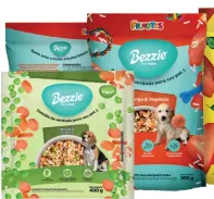  ?? ?? Sabor Vegano (à esq.) e os próximos lançamento­s Bezzie: versão para Filhotes e Gatos Adultos