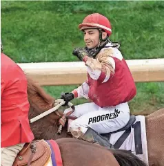  ?? ?? RICH STRIKE (21), con el jinete Sonny León en el sillín, tras ganar el Derby de Kentucky