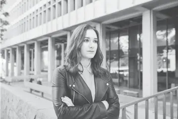  ?? — WPBloomber­g photos ?? Hannah standing at the Clara Shortridge Foltz Criminal Justice Center in Los Angeles, the courthouse where Ellsberg stood trial.