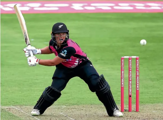  ?? GETTY IMAGES ?? New Zealand captain Suzie Bates lines up another big hit to the leg side during her whirlwind century against South Africa in Taunton.