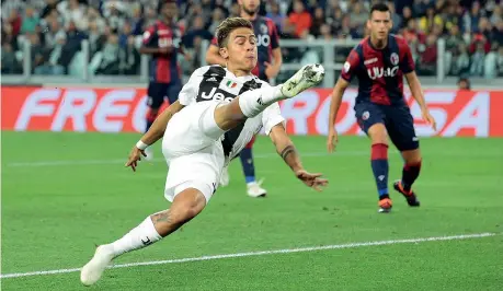  ?? (Getty Images) ?? Decisivo Paulo Dybala segna il primo gol della Juventus contro il Bologna, il suo primo in questo campionato