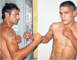  ??  ?? Último round. En 2015, Velardes –de frente– ganó su última pelea ante Luciano Lasa en Río Ceballos.