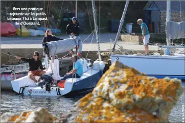  ??  ?? Vers une pratique rajeunie sur les petits bateaux ? Ici à Lampaul, île d’Ouessant.