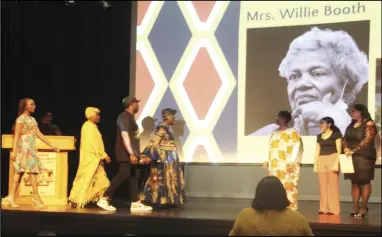  ?? Virginia Pitts / Malvern Daily Record ?? Willie Boothe joins her family and MSD students and faculty on stage Monday evening at the “Celebratin­g Black History in Malvern” community presentati­on at MHS High School.