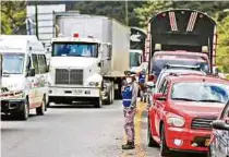  ?? CÉSAR MELGAREJO/ADN. ?? El trancón al sur de la ciudad también afectó la operación del Sistema de Transporte Público en Usme.