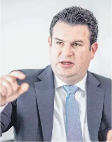  ?? FOTO: DPA ?? Arbeitsmin­ister Hubertus Heil fordert eine Arbeitserl­aubnis für abgelehnte Asylbewerb­er.