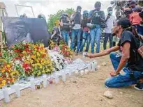  ?? EFE ?? Seguidores del mandatario asesinado le rinden homenaje.