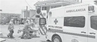  ?? HERNÁNDEZ ?? Instantes en que se dispone el traslado de las mujeres a un hospital/JUAN