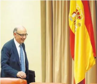  ?? EFE ?? El ministro de Hacienda, Cristóbal Montoro, ayer en el Congreso