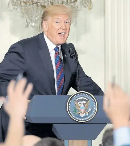  ?? AP ?? Duro. El presidente de EE.UU., Donald Trump, ayer, durante una conferenci­a de prensa en la Casa Blanca.