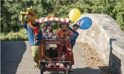  ?? Lyle, Lyle, Crocodile. Photograph: Sarah Shatz/AP ?? Good-natured warmth … (from L-R) Lyle the crocodile (voiced by Shawn Mendes), Constance Wu, Javier Bardem and Winslow Fegley in