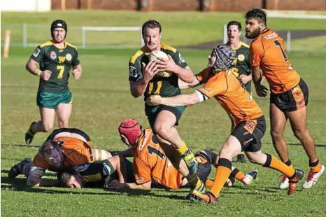  ?? PHOTO: NEV MADSEN ?? HITTING IT UP: Wattles second-rower Jarred Bradfield takes on the Souths defence last week.