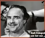  ?? ?? Kult-Fotograf Steve Schapiro (†87) durfte die Schauspiel­er am Set von „Der Pate“auch in die Maske begleiten.