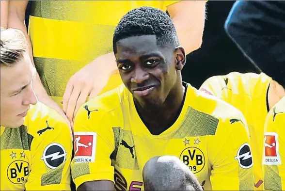  ?? PATRIK STOLLARZ / AFP ?? Ousmane Dembélé, el pasado miércoles durante una sesión fotográfic­a organizada por el Borussia Dortmund